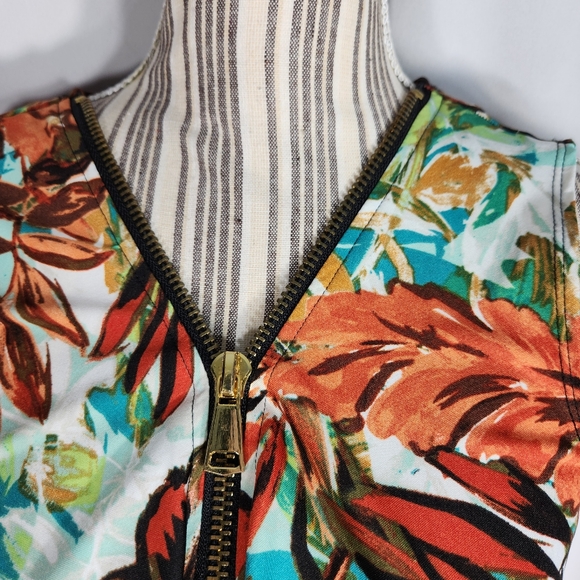 db 1962 NWOT Multicolored Floral Print Zipper Neck Sleeveless Dress Size Medium - Picture 3 of 11